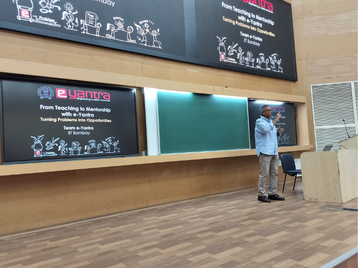 CIMAGE faculty interacting with academicians and experts at IIT Bombay e-Yantra Symposium 2026