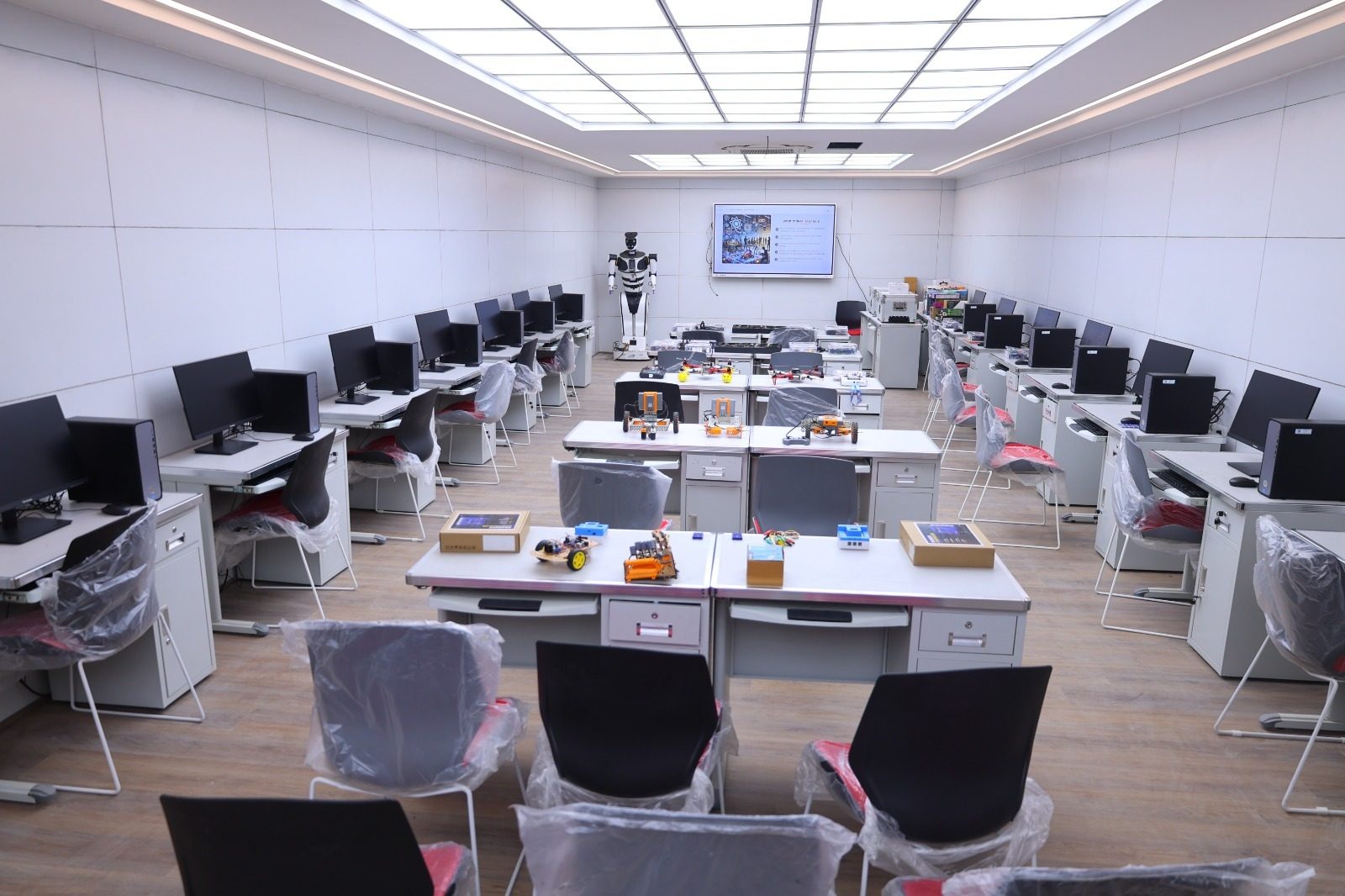 CIMAGE AI and Robotics Lab with computers and robotics kits