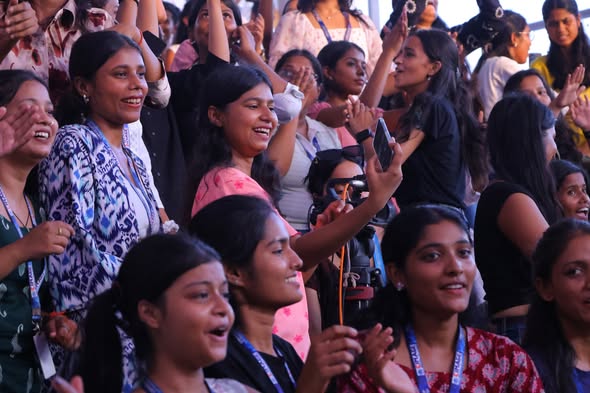 Students singing along and filming the live performance at CIMAGE Weekend Fest 2026, Patna